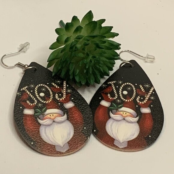 Santa Earring, Christmas Earring, Santa Claus Earring, Gift Idea, Holiday - Picture 1 of 4